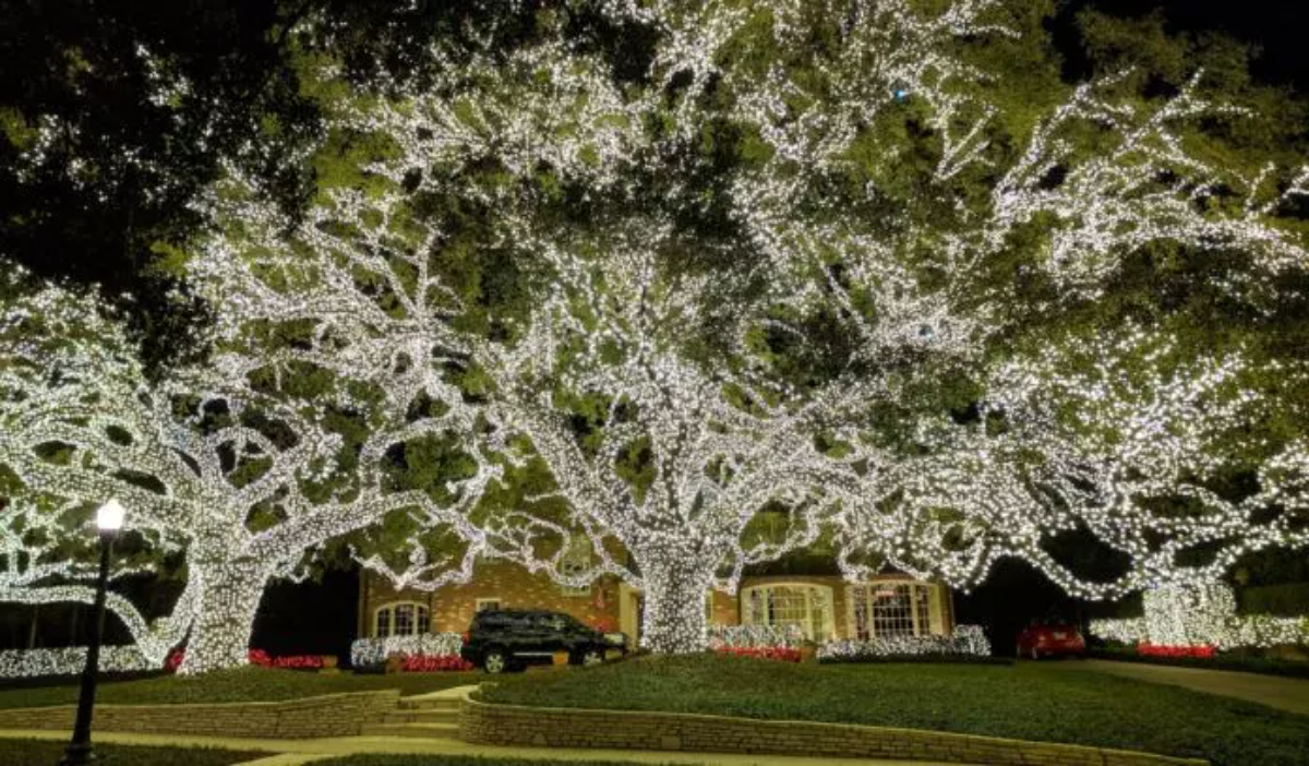 Illuminate Your Holidays: Top 10 Houston Neighborhoods to See Christmas Lights in 2023